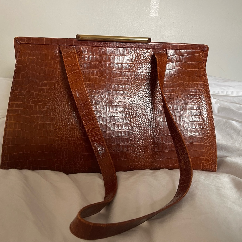 Chic Tan Crocodile-Embossed Shoulder Bag